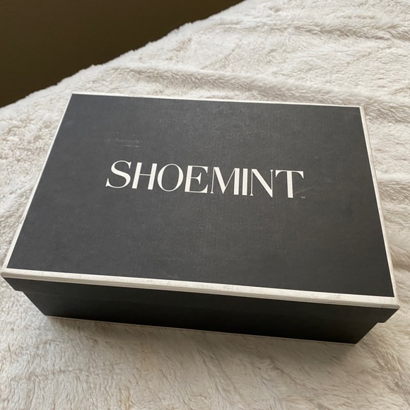 Neon Pink Shoemint Pumps - Picture 3 of 11